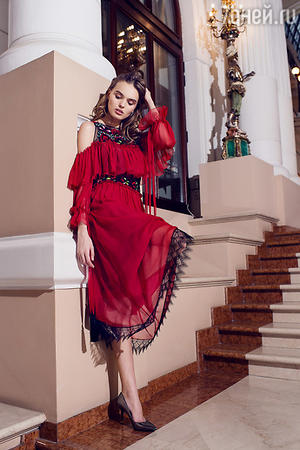 Лина Добророднова в Alberta Ferretti Лина Добророднова в Alberta Ferretti