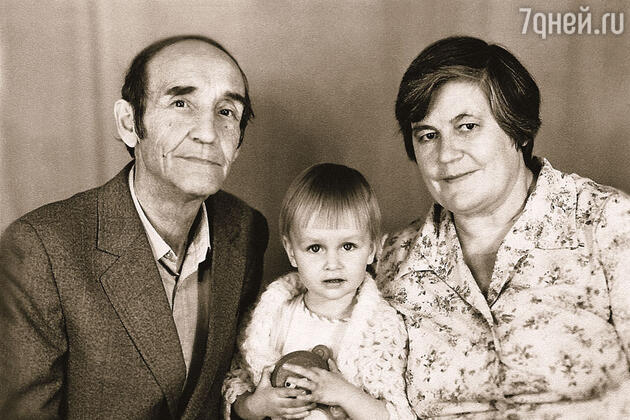 Дочка Оля с моими родителями Дочка Оля с моими родителями