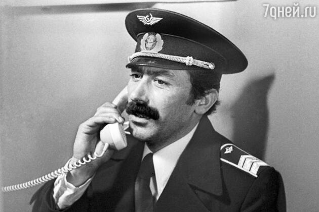 Вахтанг Кикабидзе в фильме «Мимино» Вахтанг Кикабидзе в фильме «Мимино»