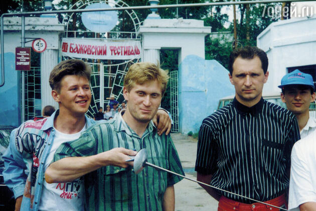 Первый выход на сцену был очень давно, в составе какой-то школьной агитбригады. Тогда я, конечно, очень переживал. Вся школа собралась, говорили: «Рожков будет выступать». Сначала все смеялись… а потом они плакали! Потому что агитбригада была что надо! Первый выход на сцену был очень давно, в составе какой-то школьной агитбригады. Тогда я, конечно, очень переживал. Вся школа собралась, говорили: «Рожков будет выступать». Сначала все смеялись… а потом они плакали! Потому что агитбригада была что надо!