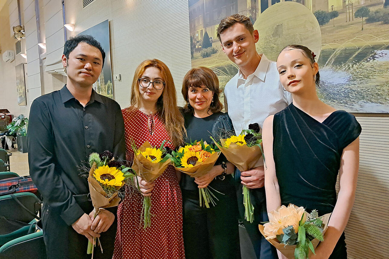 София Ручимская, Ю Янь Люй, Полина Суняйкина, Владимир Бондарь и Полина Еремкина