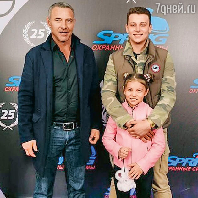Максим Дрозд с детьми Максим Дрозд с детьми
