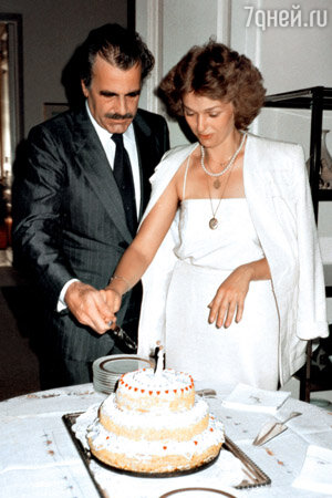 Свадьба с Максимилианом Шеллом. Посольство Швейцарии в Москве. 1986 г. Свадьба с Максимилианом Шеллом. Посольство Швейцарии в Москве. 1986 г.