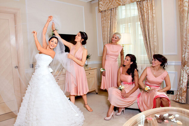 Любовь Тихомирова в платье Pronovias, украшениях Sartoro Любовь Тихомирова в платье Pronovias, украшениях Sartoro