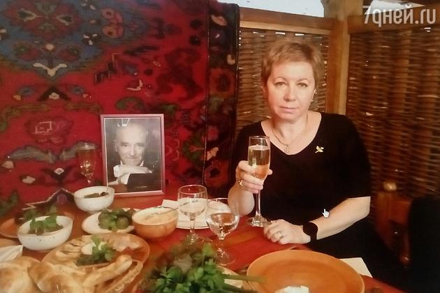 Елена Этуш в любимом ресторане мужа. Елена Этуш в любимом ресторане мужа.