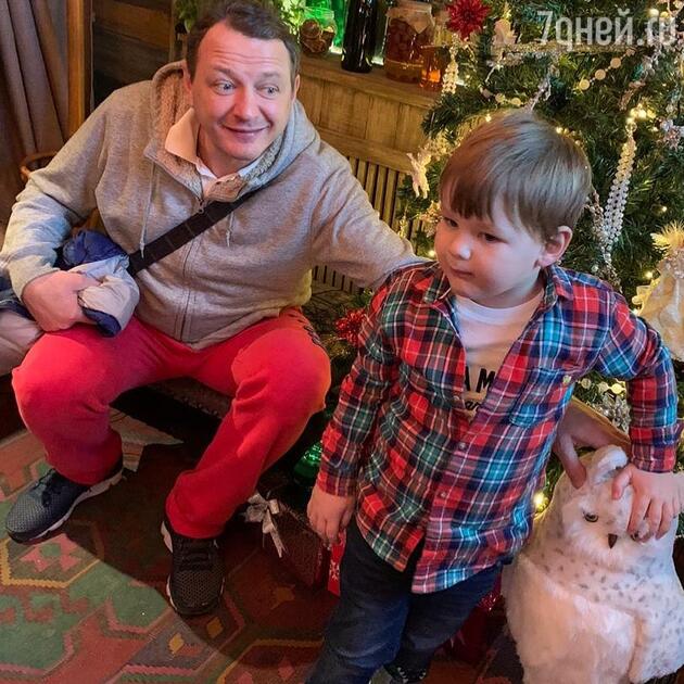 Башаров вплотную занимается воспитанием сына. Башаров вплотную занимается воспитанием сына.