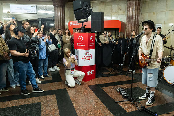 Участники «Новой Фабрики звёзд» дали концерт в московском метро 