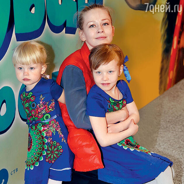 Юлия Пересильд с детьми Юлия Пересильд с детьми