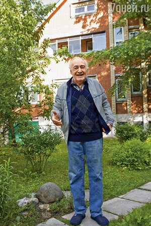 Дачу папа построил в середине 1990-х. Он мечтал, что это будет наше семейное гнездо Дачу папа построил в середине 1990-х. Он мечтал, что это будет наше семейное гнездо