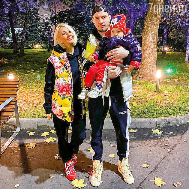 Лера Кудрявцева с семьей Лера Кудрявцева с семьей