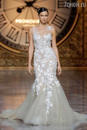 Ирина Шейк на показе Pronovias Ирина Шейк на показе Pronovias