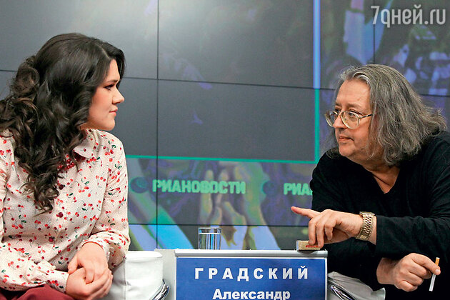 С победительницей первого сезона «Голоса» Диной Гариповой на пресс-конференции С победительницей первого сезона «Голоса» Диной Гариповой на пресс-конференции