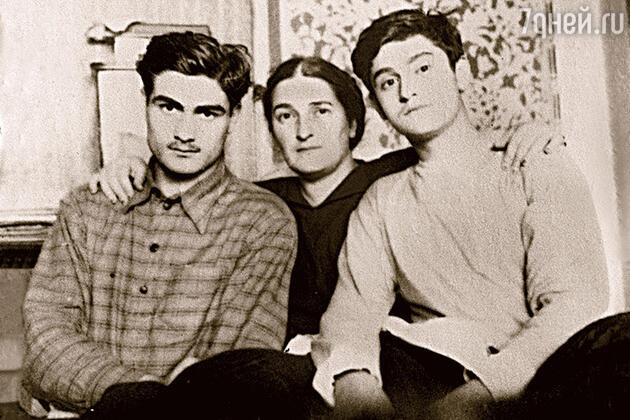 Кахи Кавсадзе мамой и братом Имери Кахи Кавсадзе мамой и братом Имери