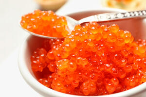 Как выбрать настоящую красную икру к празднику — поможет стакан с горячей водой Как выбрать настоящую красную икру к празднику — поможет стакан с горячей водой
