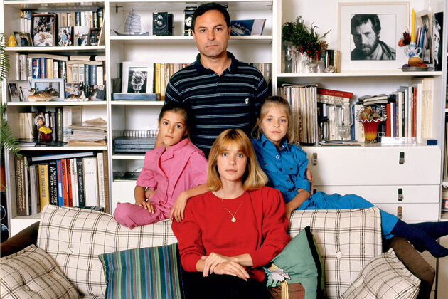 Вера Глаголева и Родион Нахапетов с дочерьми Аней (справа) и Машей. 1987 г. Вера Глаголева и Родион Нахапетов с дочерьми Аней (справа) и Машей. 1987 г.