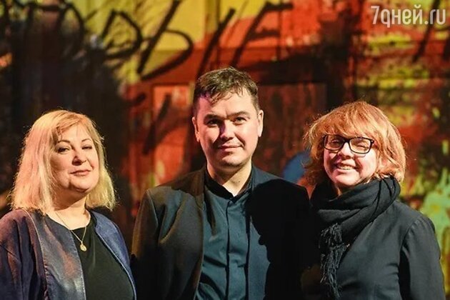 Автор пьесы Ольга Погодина-Кузмина, режиссер Александр Созонов и праправнучка писателя Фёкла Толстая на премьере спектакля "Толстого нет" Автор пьесы Ольга Погодина-Кузмина, режиссер Александр Созонов и праправнучка писателя Фёкла Толстая на премьере спектакля "Толстого нет"