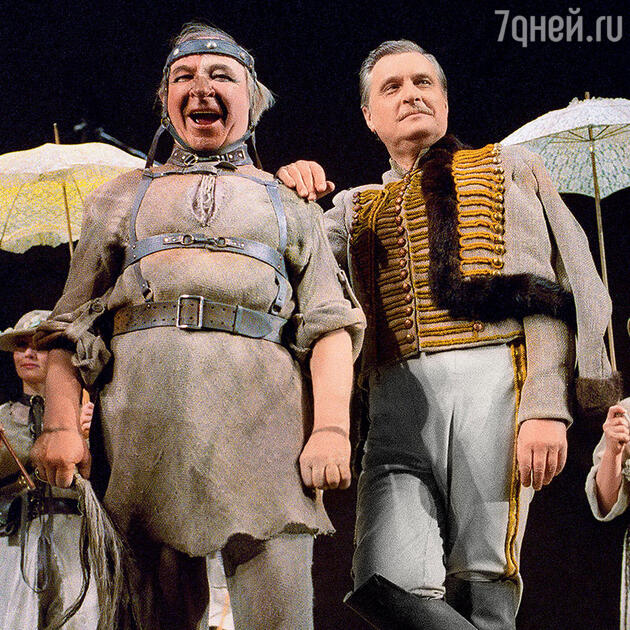 Евгений Лебедев с Олегом Басилашвили. Сцена из спектакля «История лошади» Евгений Лебедев с Олегом Басилашвили. Сцена из спектакля «История лошади»