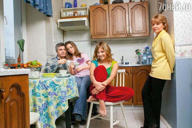 Я с родителями и сестрой Наташей Я с родителями и сестрой Наташей
