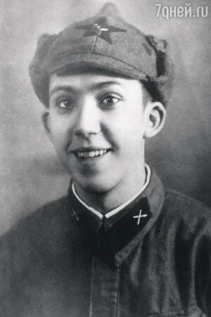 «На фронте у Юры завязался роман в письмах с девушкой Ритой. Всю войну он мечтал вернуться в Москву и жениться на ней» «На фронте у Юры завязался роман в письмах с девушкой Ритой. Всю войну он мечтал вернуться в Москву и жениться на ней»