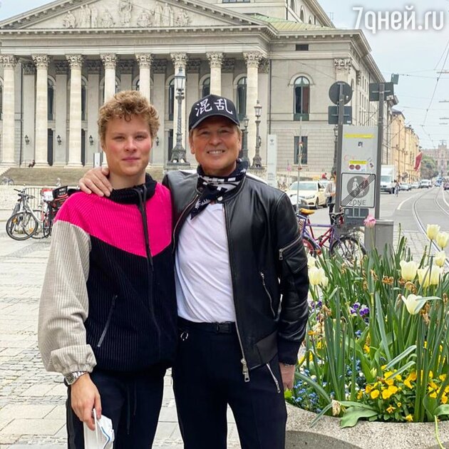 Александр Малинин с сыном Фролом Александр Малинин с сыном Фролом