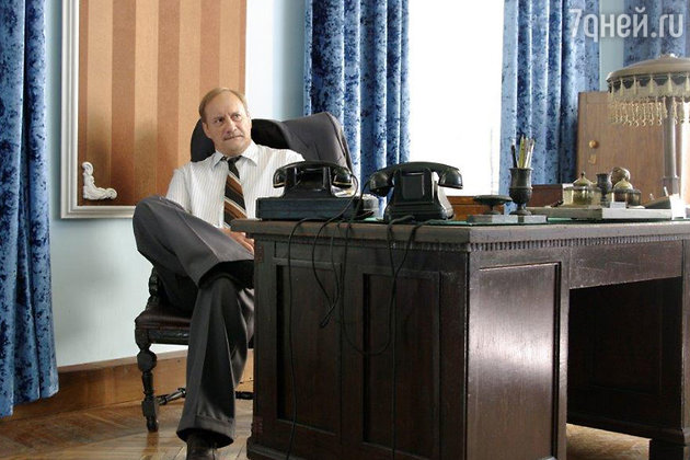 Евгений Сидихин на съемках сериала «Черные кошки» Евгений Сидихин на съемках сериала «Черные кошки»