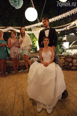 Кадры из сериала "Свадьбы и разводы" Кадры из сериала "Свадьбы и разводы"