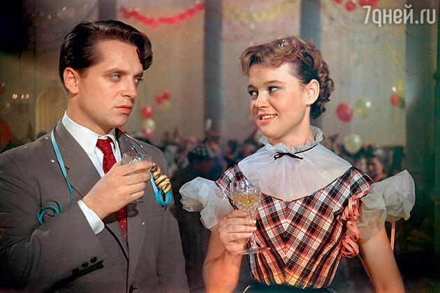 Юрий Белов и Людмила Гурченко в фильме «Карнавальная ночь». 1956 г. Юрий Белов и Людмила Гурченко в фильме «Карнавальная ночь». 1956 г.