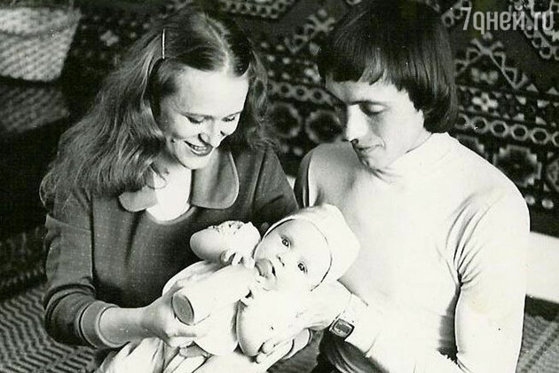 Няни у меня не было, бабушки жили неблизко, поэтому родителям не оставалось ничего другого, как с рождения брать меня с собой на гастроли Няни у меня не было, бабушки жили неблизко, поэтому родителям не оставалось ничего другого, как с рождения брать меня с собой на гастроли