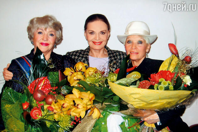 С Людмилой Чурсиной и Светланой Светличной, 2006 год С Людмилой Чурсиной и Светланой Светличной, 2006 год