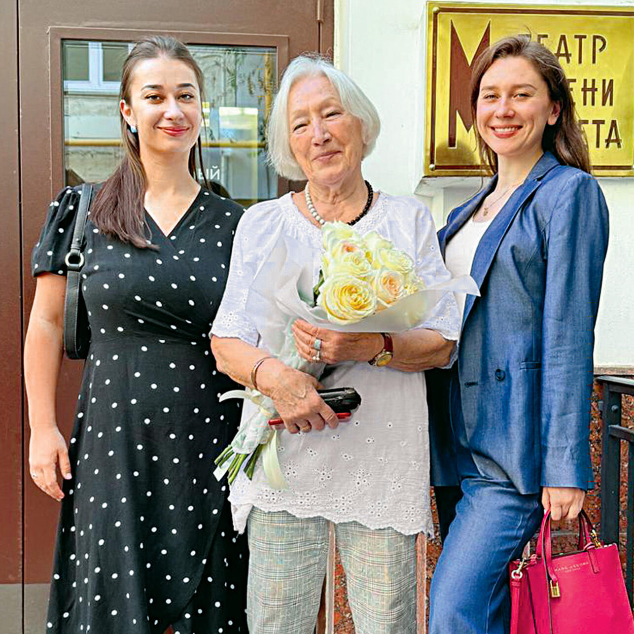 Галина с внучками
