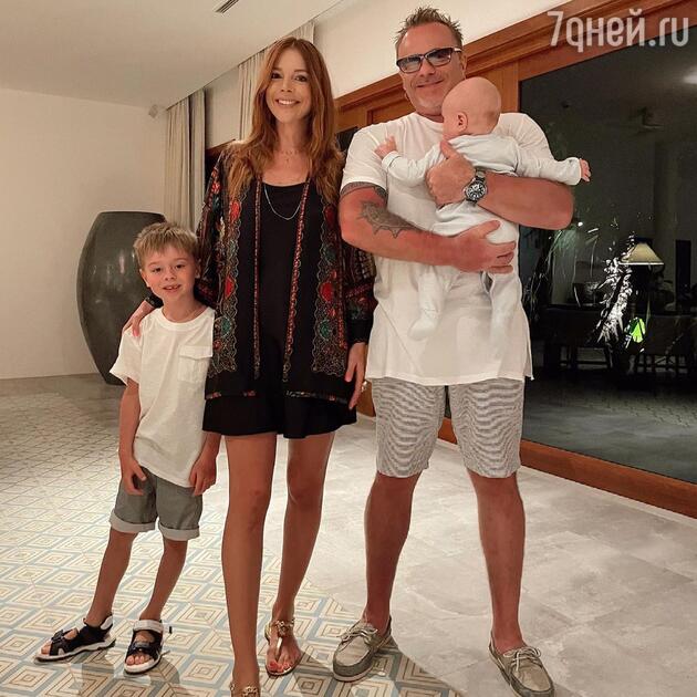Подольская и Пресняков с детьми Подольская и Пресняков с детьми