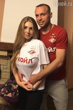 Денис Глушаков с женой Дарьей Денис Глушаков с женой Дарьей