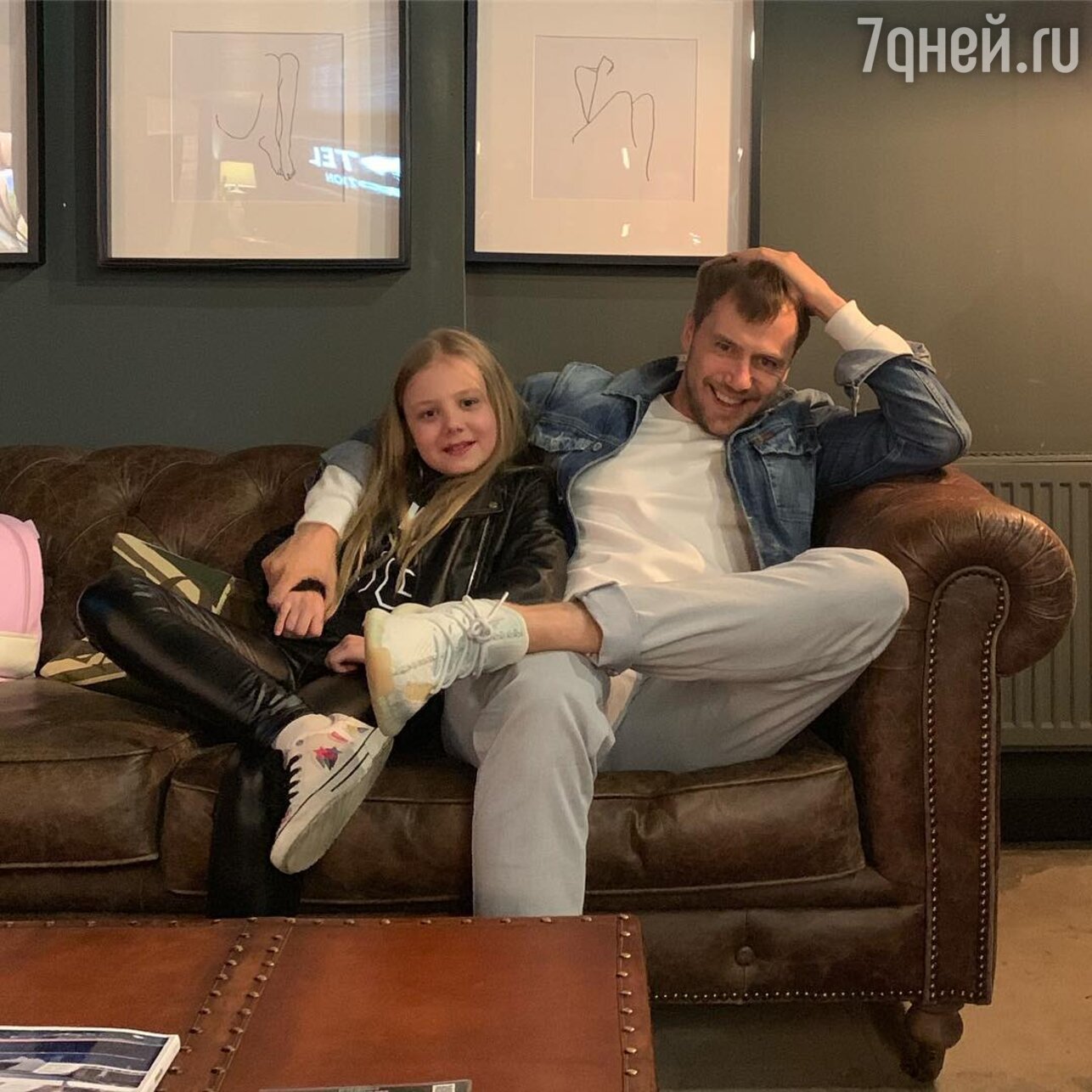 Иван Жидков с Татьяной Арнтгольц и дочкой