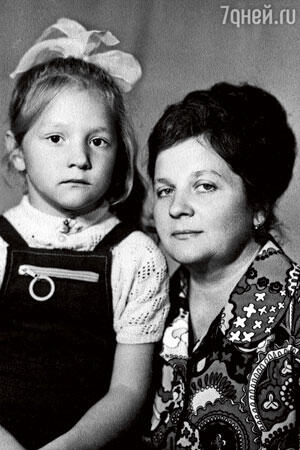С мамой Ниной Павловной, Тане 6 лет С мамой Ниной Павловной, Тане 6 лет