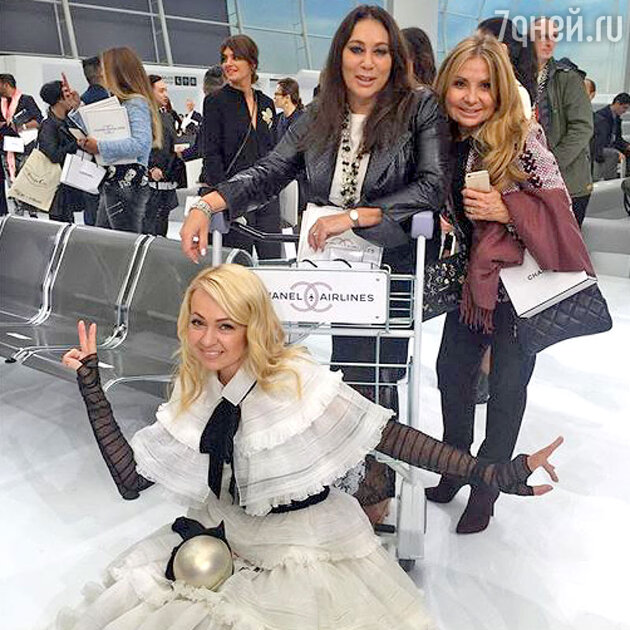Алла Вербер, Яна Рудковская и Николь Веймбаум на показе Chanel Алла Вербер, Яна Рудковская и Николь Веймбаум на показе Chanel