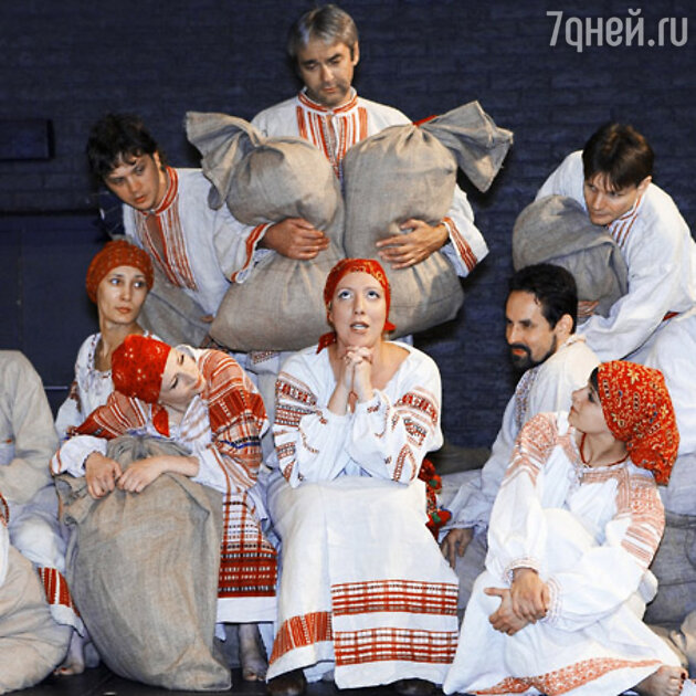 Спектакль «Гоголь. Вечера. Часть I» (Центр им. Мейерхольда) Спектакль «Гоголь. Вечера. Часть I» (Центр им. Мейерхольда)