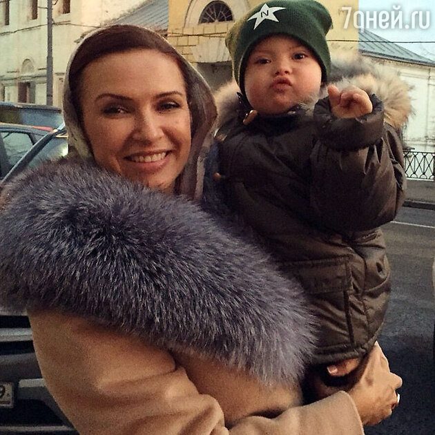 Эвелина Блёданс c сыном Семёном Эвелина Блёданс c сыном Семёном