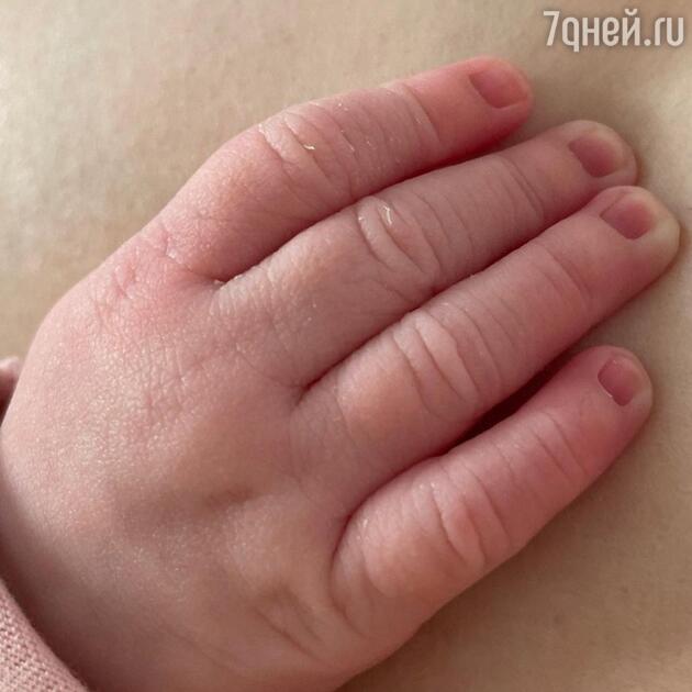 Альбина Джанабаева сделала первое фото с новорожденной дочерью Альбина Джанабаева сделала первое фото с новорожденной дочерью