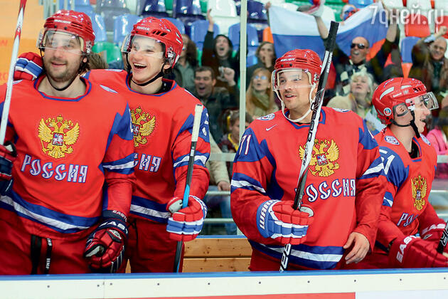 Художественный фильм «Чемпионы» основан на реальных событиях, и имена героев хорошо знакомы любителям спорта: хоккеист Илья Ковальчук (Алексей Чадов) Художественный фильм «Чемпионы» основан на реальных событиях, и имена героев хорошо знакомы любителям спорта: хоккеист Илья Ковальчук (Алексей Чадов)