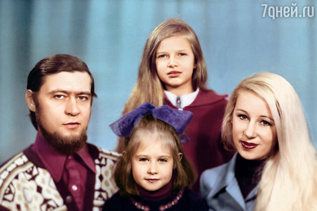 Мама вышла замуж второй раз, и у меня появился еще один папа — папа Гена. Потом родилась сестренка Майя Мама вышла замуж второй раз, и у меня появился еще один папа — папа Гена. Потом родилась сестренка Майя