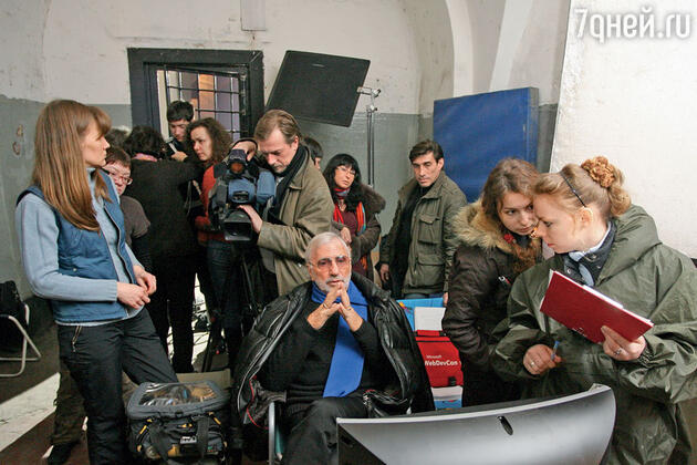 Я написал восемнадцать пьес, и все они поставлены. Как режиссер снял девять фильмов... На съемках сериала «Сонька. Продолжение легенды» Я написал восемнадцать пьес, и все они поставлены. Как режиссер снял девять фильмов... На съемках сериала «Сонька. Продолжение легенды»