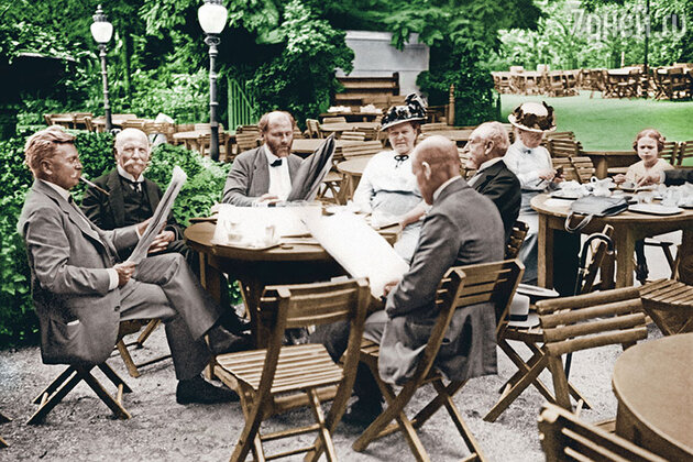 устав Климт (третий слева) устав Климт (третий слева)