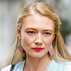 «Такая тоненькая!» Акиньшина в мини-юбке поразила гостей фестиваля «Такая тоненькая!» Акиньшина в мини-юбке поразила гостей фестиваля