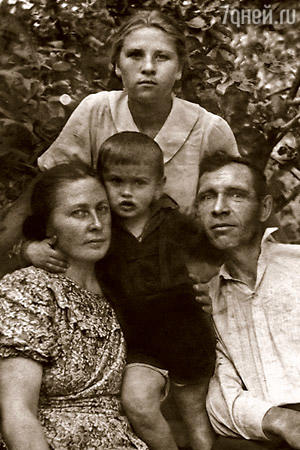 Я с Вовочкой у родителей Тихонова в Павловском Посаде Я с Вовочкой у родителей Тихонова в Павловском Посаде