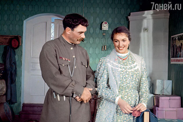 Сергей Лукьянов увидел Клару Лучко на съемках «Кубанских казаков» и, как говорится, «пропал»… До последнего вздоха моя бабушка не изжила из своего сердца обиду Сергей Лукьянов увидел Клару Лучко на съемках «Кубанских казаков» и, как говорится, «пропал»… До последнего вздоха моя бабушка не изжила из своего сердца обиду