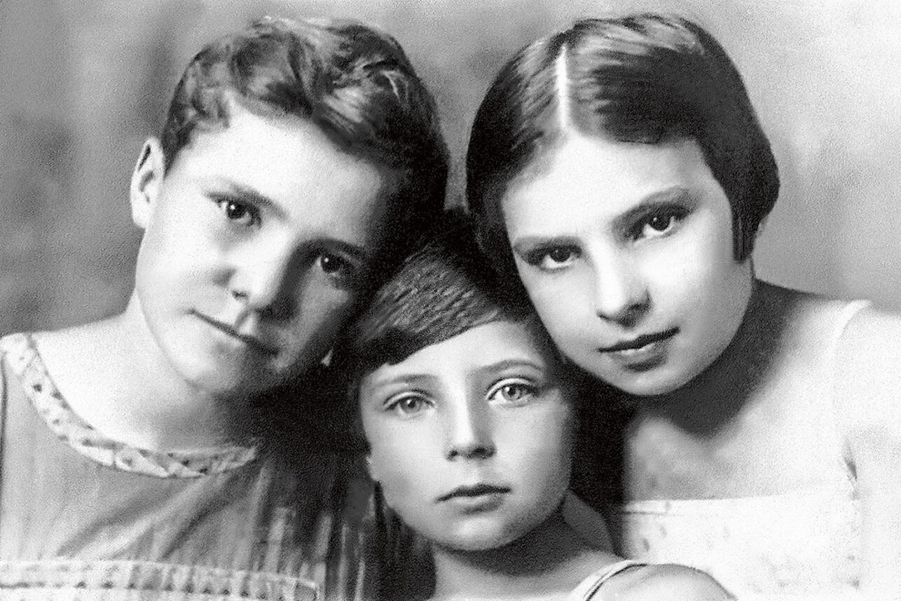 Наташа, Лена и Оля Аросевы