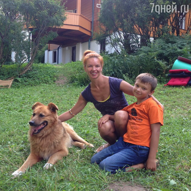 Алиса Гребенщикова с сыном Алексеем Алиса Гребенщикова с сыном Алексеем