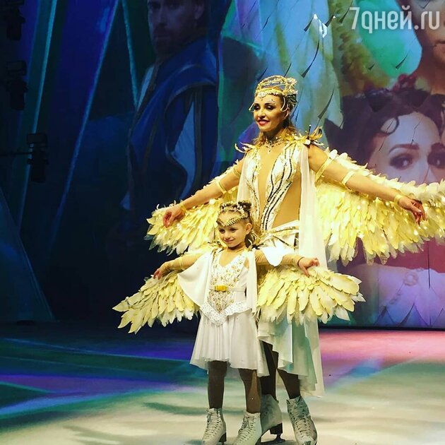 Татьяна Навка с дочерью Надеждой Татьяна Навка с дочерью Надеждой