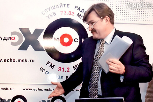 Последний раз Евгений Киселев появился на НТВ пять лет назад, теперь он работает на радио, читает лекции за рубежом, пишет книги... Последний раз Евгений Киселев появился на НТВ пять лет назад, теперь он работает на радио, читает лекции за рубежом, пишет книги...