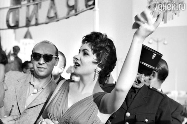 Джина Лоллобриджида, 1955 г. Джина Лоллобриджида, 1955 г.